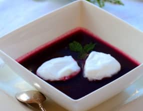 Soupe de myrtilles et Îles flottantes