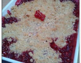 Crumble aux groseilles et noix de cajou
