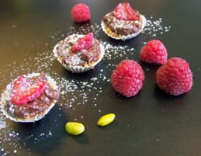 Pintxos sucrés bouchées chocolatées ganache pistache et piment d'espelette