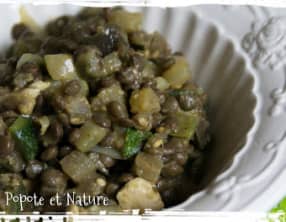 Wok de lentilles au curry, à la dinde, courgettes, aubergines et oignons