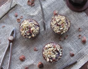 Muffins à la confiture de mûres et leur crumble de noisettes