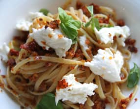 Linguine aux tomates séchées et à la mozzarella