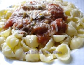 Pâtes aux tomates, anchois et câpres