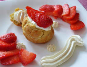 Choux à la crème mascarpone à la verveine et fraises