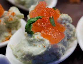 Cuillères apéritives au mascarpone à l'avocat et au citron vert