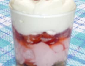 Dessert mousse mascarpone framboise et fraises