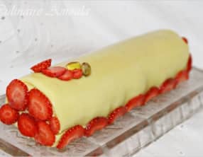 Bûche de Noël façon fraisier à la pistache