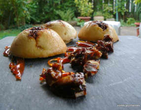 Gâteaux légers aux noix caramélisées et caramel à la chartreuse verte