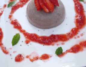 Panna cotta végétale épeautre noisette et son coulis de fraise