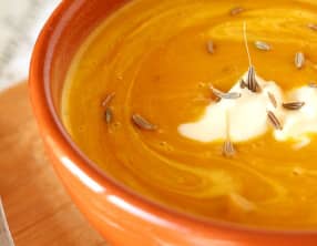 Velouté de potimarron et rutabaga et graines de Carvi