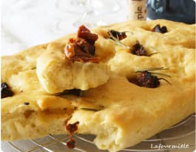 Focaccia tomates et romarin