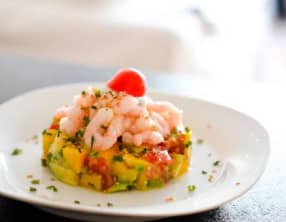 Crevettes sur salsa mangue avocat