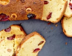 Quatre quarts aux quetsches, noisettes et à la cannelle