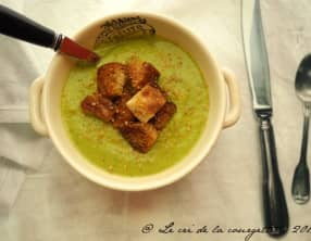 Crème de courgettes aux croûtons épicés