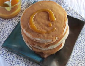 Pancakes à la farine de châtaigne, ricotta et son caramel à l'orange