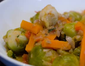 Choux de Bruxelles à la tomate et à la carotte