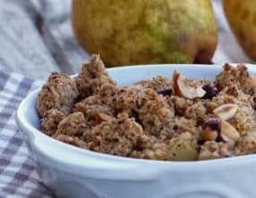 Crumble poires, chocolat et noisettes