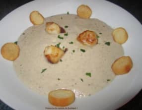 Velouté de cèpes et Saint Jacques sautées