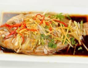 Poisson au gingembre et ciboule à la vapeur