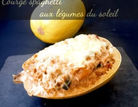 Courge spaghetti gratinée aux légumes