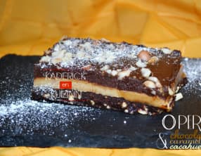 Gâteau opéra au chocolat, caramel et cacahuètes