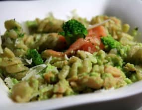 Torti au saumon fumé, crème de brocolis au parmesan