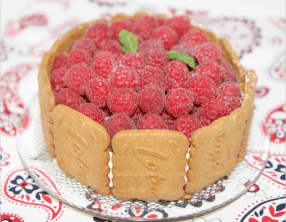 Charlotte au spéculoos, citron et framboises