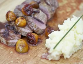 Magret de canard, sauces Kumquats et vin rouge