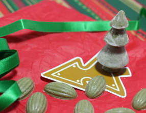 Sapin de noël en chocolat blanc et thé matcha