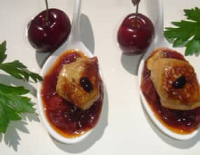 Brisures de foie gras au chutney de cerises