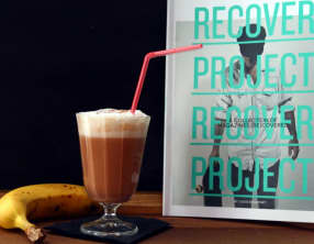 Milkshake chocolat-banane et mousse de coco chaude