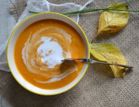 Velouté de potimarron et patate douce aux lentilles corail et lait de coco