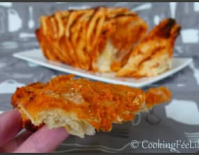 Pain à la tomate et fromage ail et fines herbes