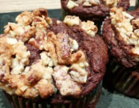 Muffins banane-chocolat en croûte de noix