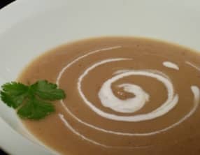 Velouté de châtaignes, céleri et pomme, crème coco et citronnelle