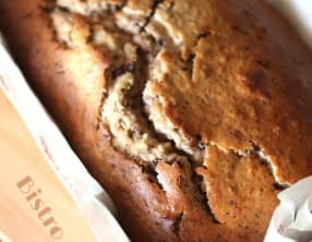 Cake au yaourt, noisettes et chocolat