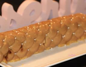 Bûche pommes, poires et caramel salé