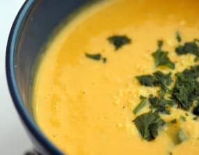 Velouté de potiron et de patate douce au colombo