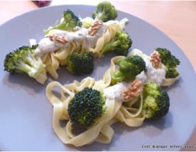 Tagliatelles aux brocolis et sauce aux noix