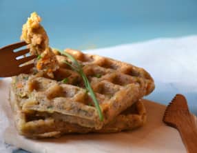 Gaufres salées à la châtaigne, légumes d'hiver, pavot et emmental