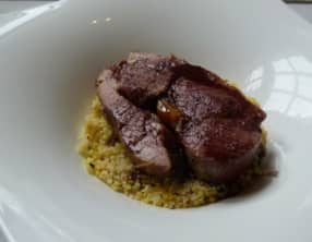 Epaule d'agneau aux mirabelles, à basse température