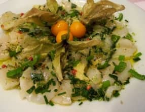 Carpaccio de St Jacques aux herbes fines et à l'huile de truffe