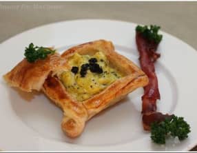 Œufs brouillés à la truffe, torsades croustillantes de speck