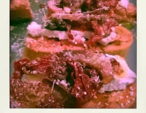 Pain perdu au jambon grillé, tomates confites et fromage fondu