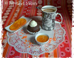 Cupcakes au chocolat extra noir fourrés à la confiture de clémentines