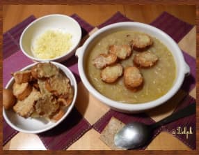 Soupe à l'oignon gratinée au comté