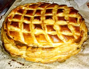 Galette des rois aux pommes flambées au rhum vieux