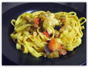 Tagliatelle aux légumes, mozarella et baslic