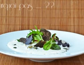 Oeuf mollet, fregola, truffe, crème aillée