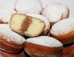 Beignets fourrés à la confiture de lait au chocolat